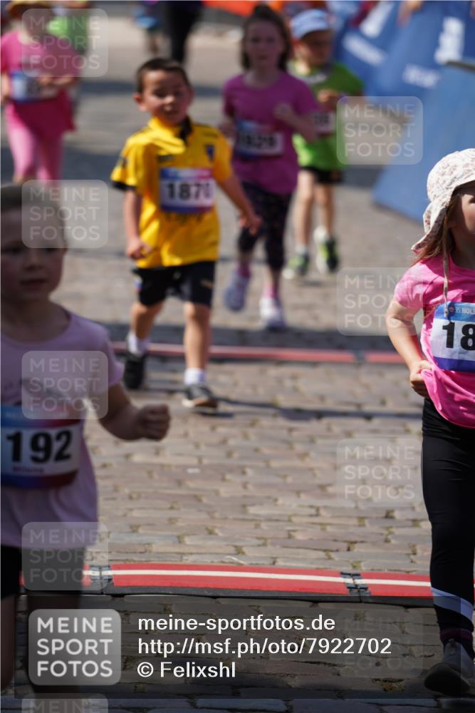 13.06.2025 - Holstenköstenlauf Felixshl http://msf.ph/oto/7922702 13.06.2025 15:38:38 Laufen 16, 33, 81, 98, 278, 1192, 1193, 1195, 1435, 1443, 1870, 1929 meine-sportfotos.de