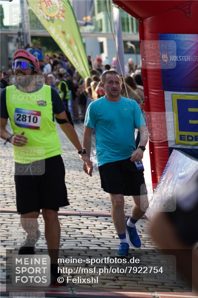 13.06.2025 - Holstenköstenlauf Felixshl http://msf.ph/oto/7922754 13.06.2025 19:50:09 Laufen 2015, 2024, 2215, 2545, 2810, 2845 meine-sportfotos.de