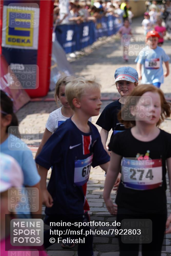 13.06.2025 - Holstenköstenlauf Felixshl http://msf.ph/oto/7922803 13.06.2025 15:39:04 Laufen 13, 86, 185, 186, 280, 561, 671, 822, 823, 832, 950, 1289, 1852, 1877 meine-sportfotos.de