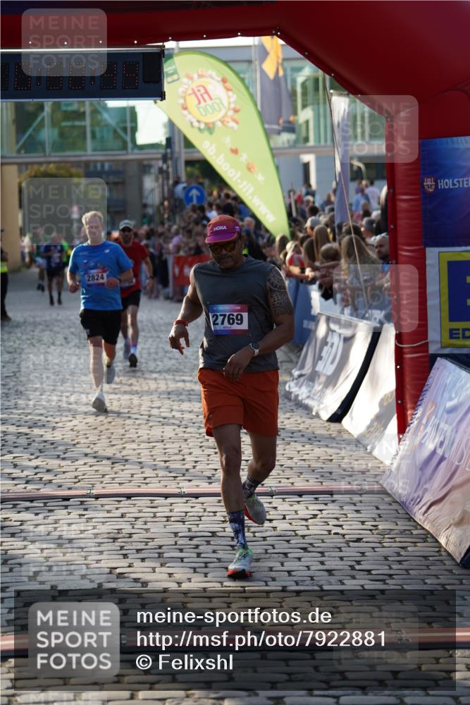 13.06.2025 - Holstenköstenlauf Felixshl http://msf.ph/oto/7922881 13.06.2025 19:50:44 Laufen 2598, 2724, 2769, 2824, 3016, 3144 meine-sportfotos.de