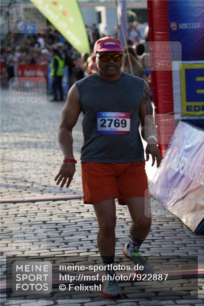 13.06.2025 - Holstenköstenlauf Felixshl http://msf.ph/oto/7922887 13.06.2025 19:50:44 Laufen 2598, 2724, 2769, 2824, 3016, 3144 meine-sportfotos.de