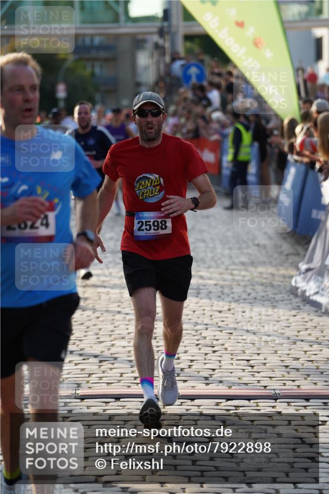 13.06.2025 - Holstenköstenlauf Felixshl http://msf.ph/oto/7922898 13.06.2025 19:50:47 Laufen 2598, 2724, 2824, 2926, 3016, 3144, 3582, 3595, 3627, 3796 meine-sportfotos.de