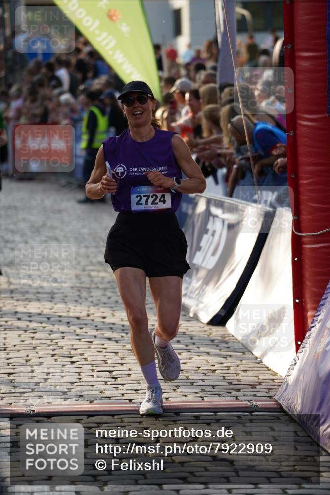 13.06.2025 - Holstenköstenlauf Felixshl http://msf.ph/oto/7922909 13.06.2025 19:50:53 Laufen 2003, 2724, 2835, 2926, 3120, 3144, 3582, 3595, 3627, 3796, 3928 meine-sportfotos.de