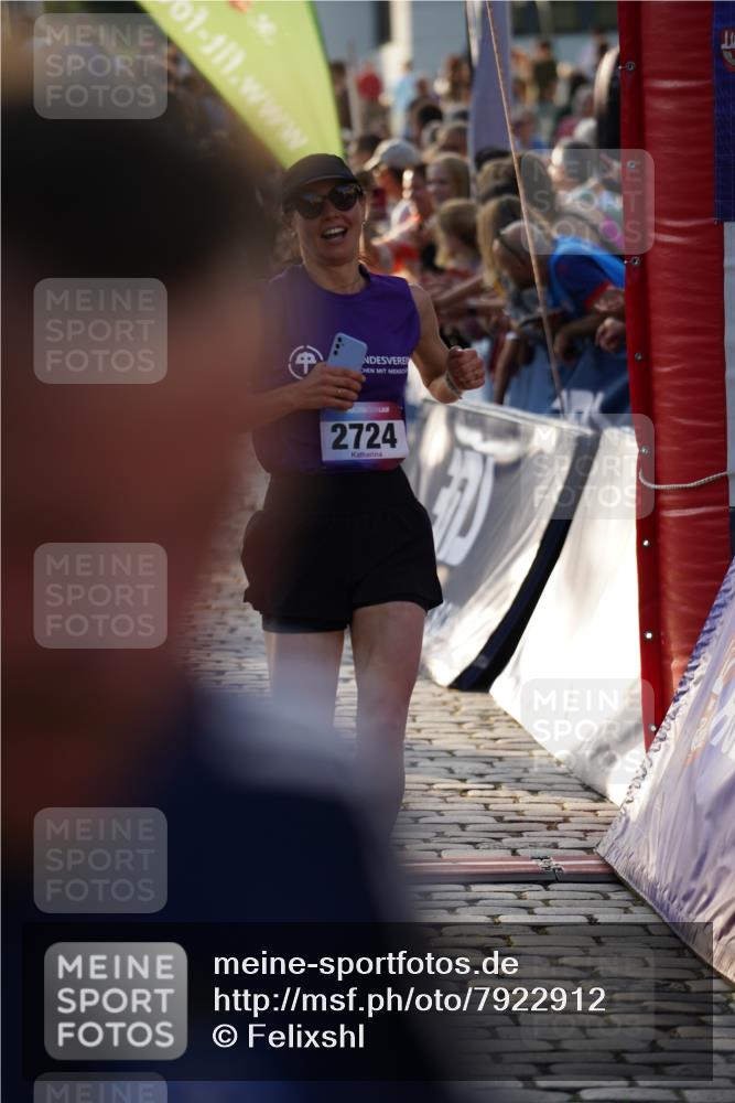 13.06.2025 - Holstenköstenlauf Felixshl http://msf.ph/oto/7922912 13.06.2025 19:50:53 Laufen 2003, 2724, 2835, 2926, 3120, 3144, 3582, 3595, 3627, 3796, 3928 meine-sportfotos.de