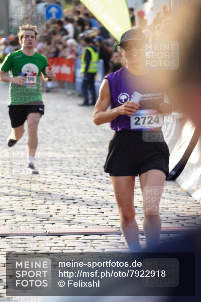 13.06.2025 - Holstenköstenlauf Felixshl http://msf.ph/oto/7922918 13.06.2025 19:50:53 Laufen 2003, 2724, 2835, 2926, 3120, 3144, 3582, 3595, 3627, 3796, 3928 meine-sportfotos.de
