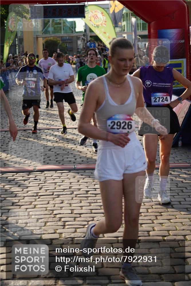 13.06.2025 - Holstenköstenlauf Felixshl http://msf.ph/oto/7922931 13.06.2025 19:50:56 Laufen 2003, 2698, 2724, 2739, 2835, 2926, 3120, 3582, 3595, 3627, 3796, 3928 meine-sportfotos.de
