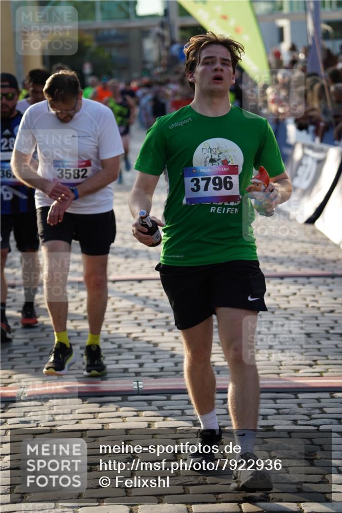 13.06.2025 - Holstenköstenlauf Felixshl http://msf.ph/oto/7922936 13.06.2025 19:50:57 Laufen 2003, 2674, 2698, 2739, 2835, 2926, 3081, 3120, 3582, 3595, 3621, 3627, 3796, 3928 meine-sportfotos.de