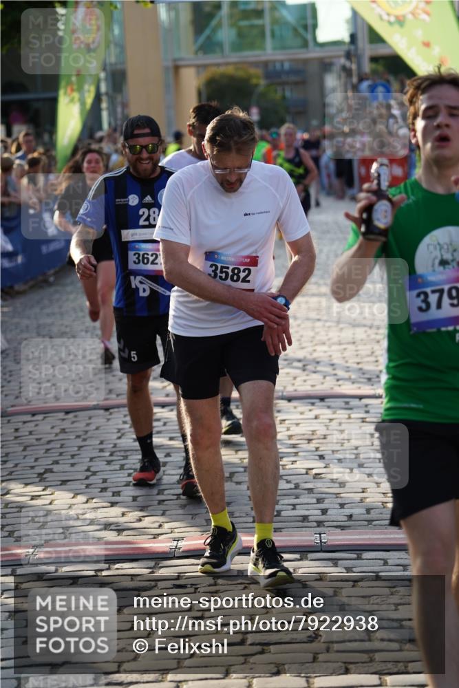 13.06.2025 - Holstenköstenlauf Felixshl http://msf.ph/oto/7922938 13.06.2025 19:50:57 Laufen 2003, 2674, 2698, 2739, 2835, 2926, 3081, 3120, 3582, 3595, 3621, 3627, 3796, 3928 meine-sportfotos.de