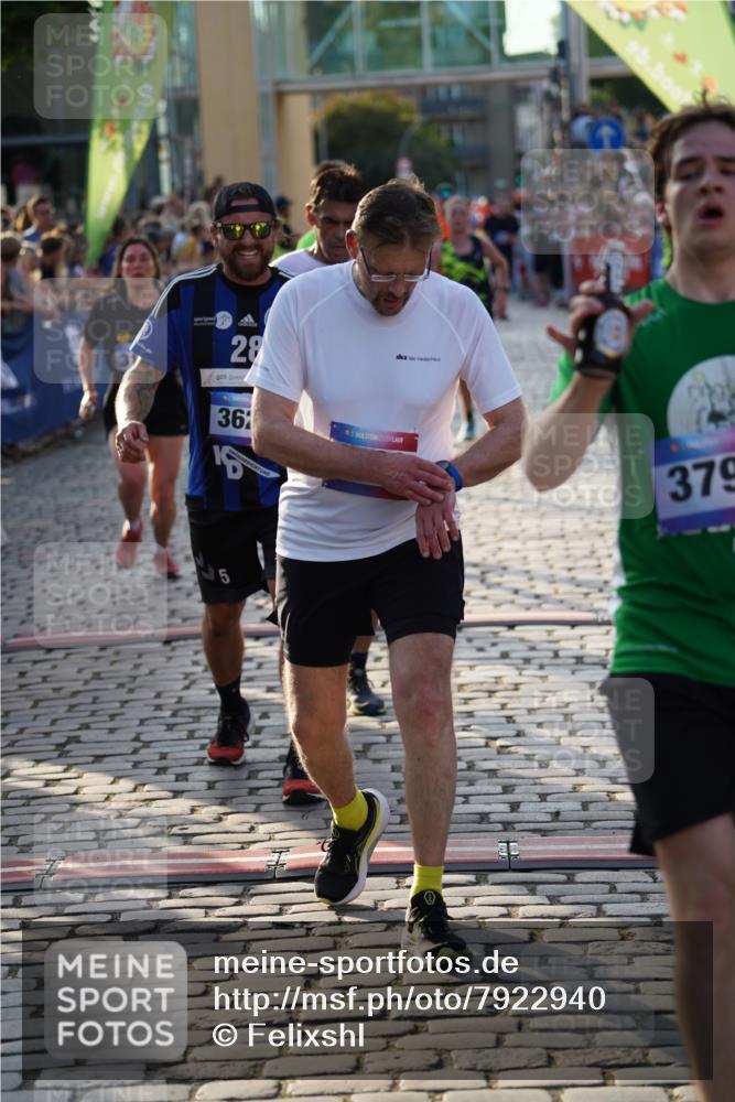 13.06.2025 - Holstenköstenlauf Felixshl http://msf.ph/oto/7922940 13.06.2025 19:50:58 Laufen 2003, 2674, 2698, 2739, 2835, 3081, 3120, 3582, 3621, 3627, 3796, 3928 meine-sportfotos.de