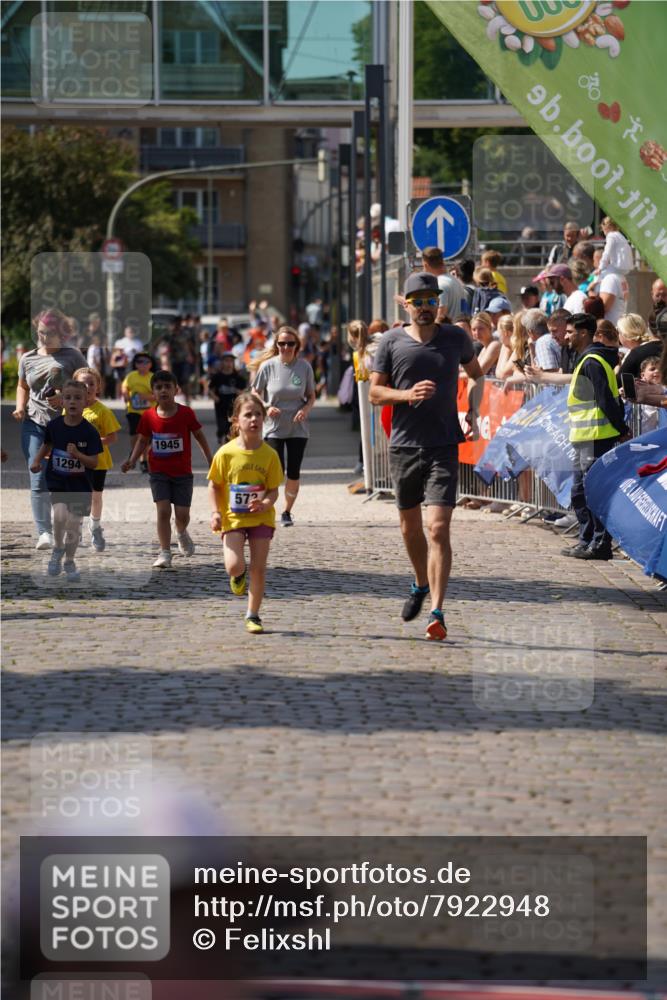 13.06.2025 - Holstenköstenlauf Felixshl http://msf.ph/oto/7922948 13.06.2025 15:39:42 Laufen 570, 573, 1294 meine-sportfotos.de