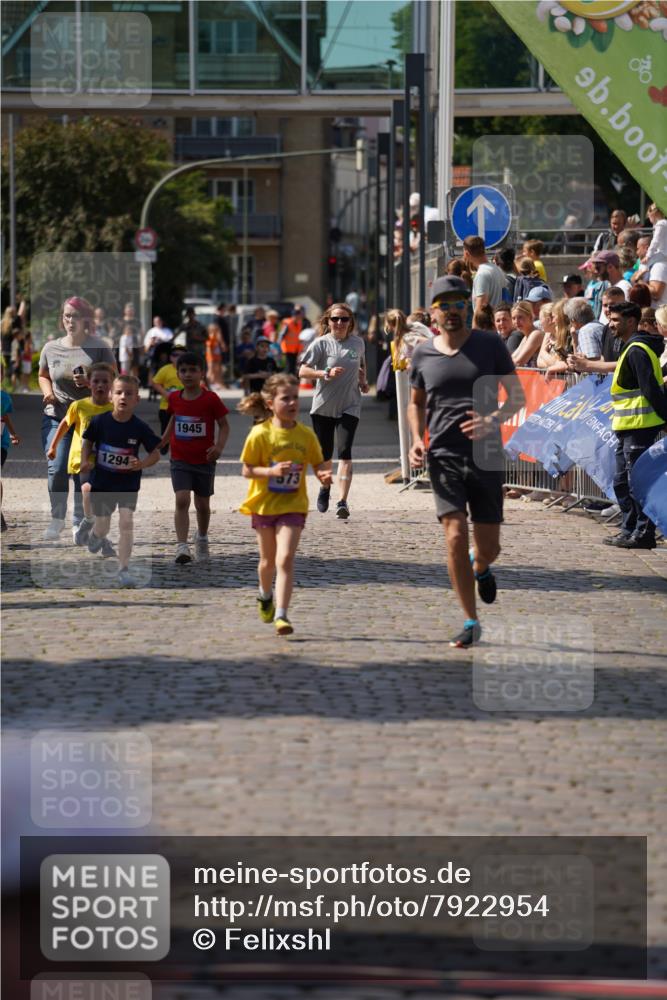 13.06.2025 - Holstenköstenlauf Felixshl http://msf.ph/oto/7922954 13.06.2025 15:39:42 Laufen 570, 573, 1294 meine-sportfotos.de