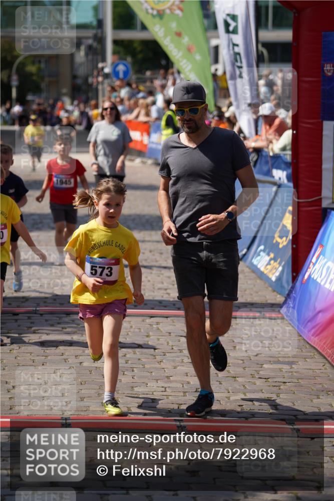 13.06.2025 - Holstenköstenlauf Felixshl http://msf.ph/oto/7922968 13.06.2025 15:39:49 Laufen 570, 573, 672, 680, 1294, 1945 meine-sportfotos.de