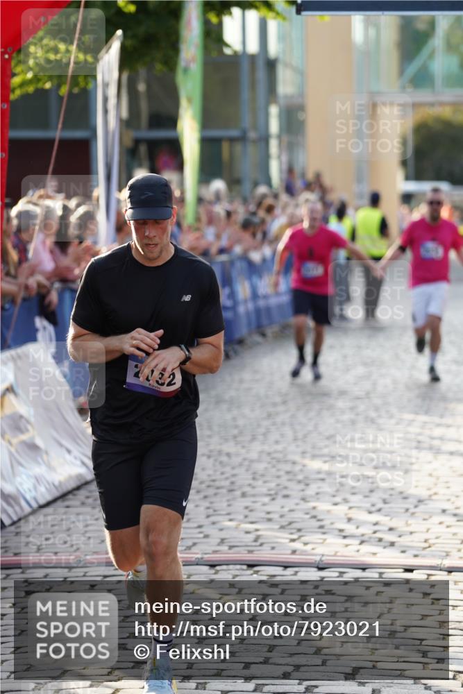 13.06.2025 - Holstenköstenlauf Felixshl http://msf.ph/oto/7923021 13.06.2025 19:51:27 Laufen 2032, 2571, 2624, 2634, 3631 meine-sportfotos.de