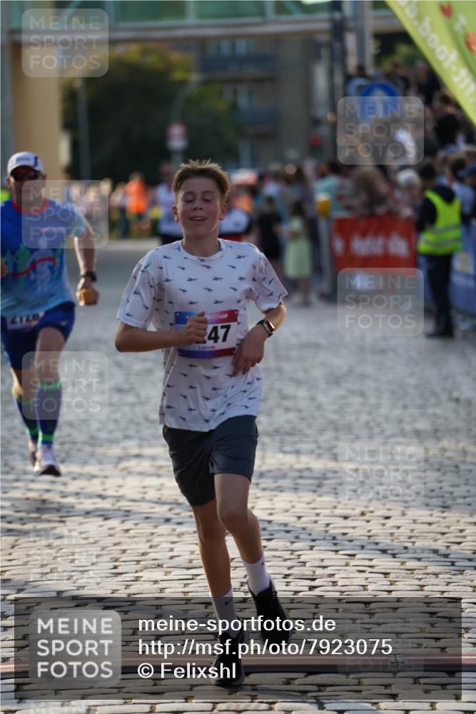 13.06.2025 - Holstenköstenlauf Felixshl http://msf.ph/oto/7923075 13.06.2025 19:51:39 Laufen 2126, 2190, 3214, 3247 meine-sportfotos.de