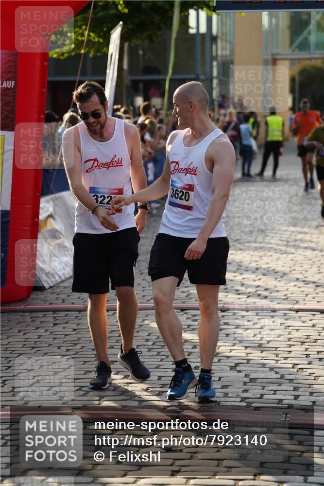 13.06.2025 - Holstenköstenlauf Felixshl http://msf.ph/oto/7923140 13.06.2025 19:52:03 Laufen 2437, 2524, 3220, 3594, 3620 meine-sportfotos.de