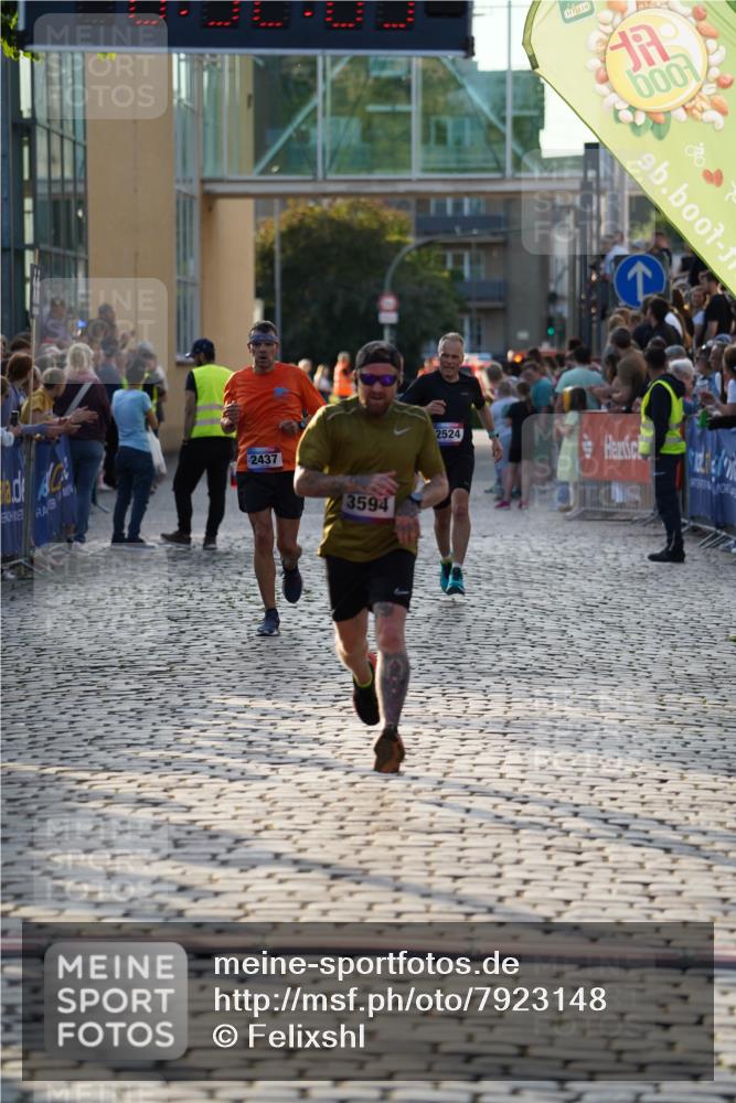 13.06.2025 - Holstenköstenlauf Felixshl http://msf.ph/oto/7923148 13.06.2025 19:52:05 Laufen 2437, 2524, 3594, 3913 meine-sportfotos.de