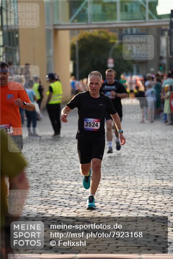 13.06.2025 - Holstenköstenlauf Felixshl http://msf.ph/oto/7923168 13.06.2025 19:52:08 Laufen 2437, 2524, 2997, 3594, 3913 meine-sportfotos.de