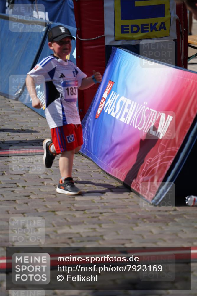 13.06.2025 - Holstenköstenlauf Felixshl http://msf.ph/oto/7923169 13.06.2025 15:41:04 Laufen 1811, 1837 meine-sportfotos.de