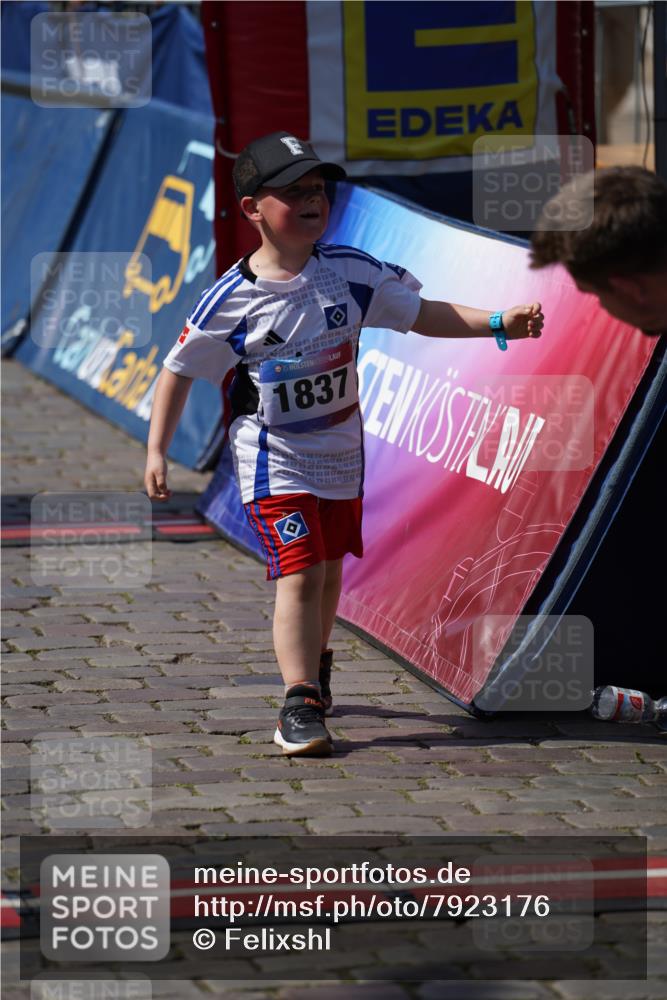 13.06.2025 - Holstenköstenlauf Felixshl http://msf.ph/oto/7923176 13.06.2025 15:41:05 Laufen 1811, 1837 meine-sportfotos.de