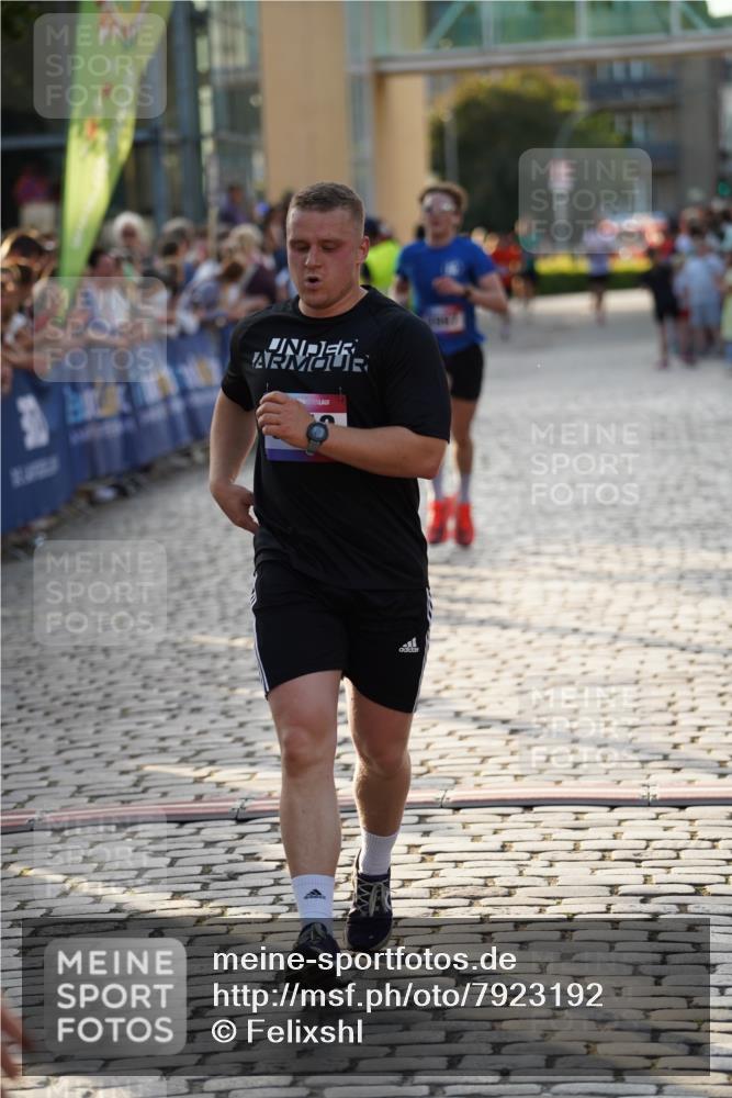 13.06.2025 - Holstenköstenlauf Felixshl http://msf.ph/oto/7923192 13.06.2025 19:52:13 Laufen 2437, 2524, 2997, 3913 meine-sportfotos.de