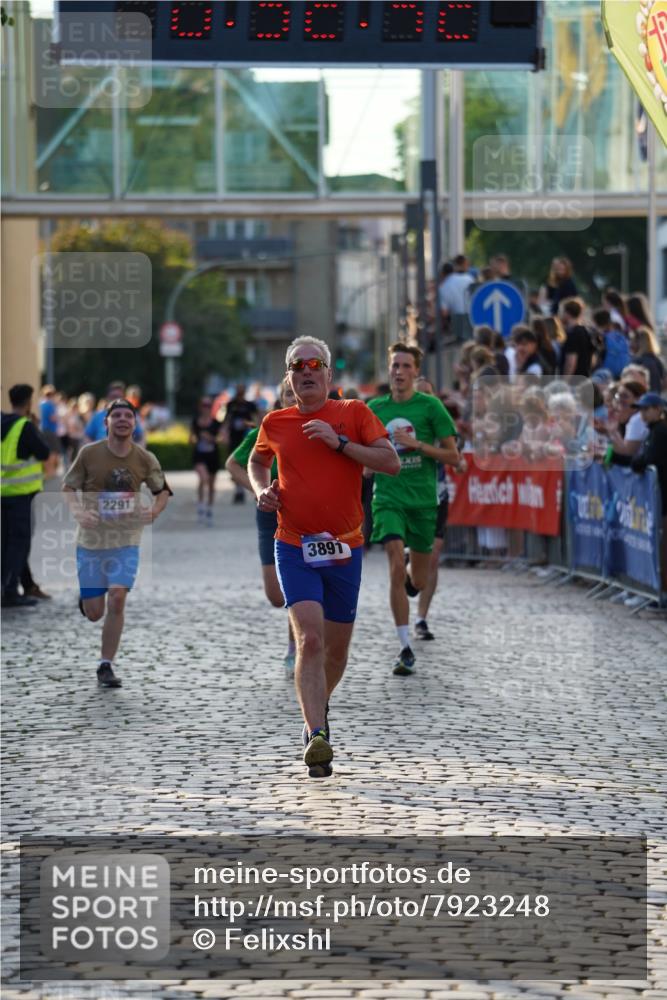 13.06.2025 - Holstenköstenlauf Felixshl http://msf.ph/oto/7923248 13.06.2025 19:52:41 Laufen 2291, 2512, 3789, 3875, 3891 meine-sportfotos.de