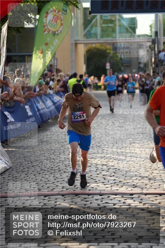 13.06.2025 - Holstenköstenlauf Felixshl http://msf.ph/oto/7923267 13.06.2025 19:52:45 Laufen 2291, 2512, 2665, 3789, 3849, 3875, 3891 meine-sportfotos.de