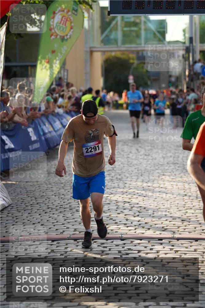 13.06.2025 - Holstenköstenlauf Felixshl http://msf.ph/oto/7923271 13.06.2025 19:52:45 Laufen 2291, 2512, 2665, 3789, 3849, 3875, 3891 meine-sportfotos.de