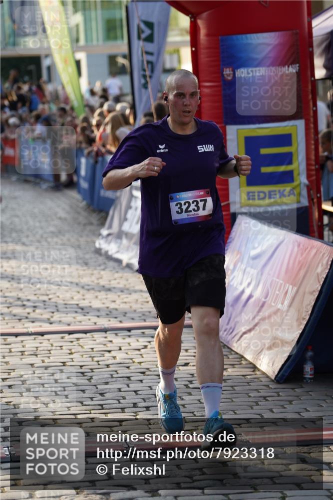 13.06.2025 - Holstenköstenlauf Felixshl http://msf.ph/oto/7923318 13.06.2025 19:52:59 Laufen 2103, 2170, 2234, 2243, 2398, 2607, 2813, 3123, 3237 meine-sportfotos.de