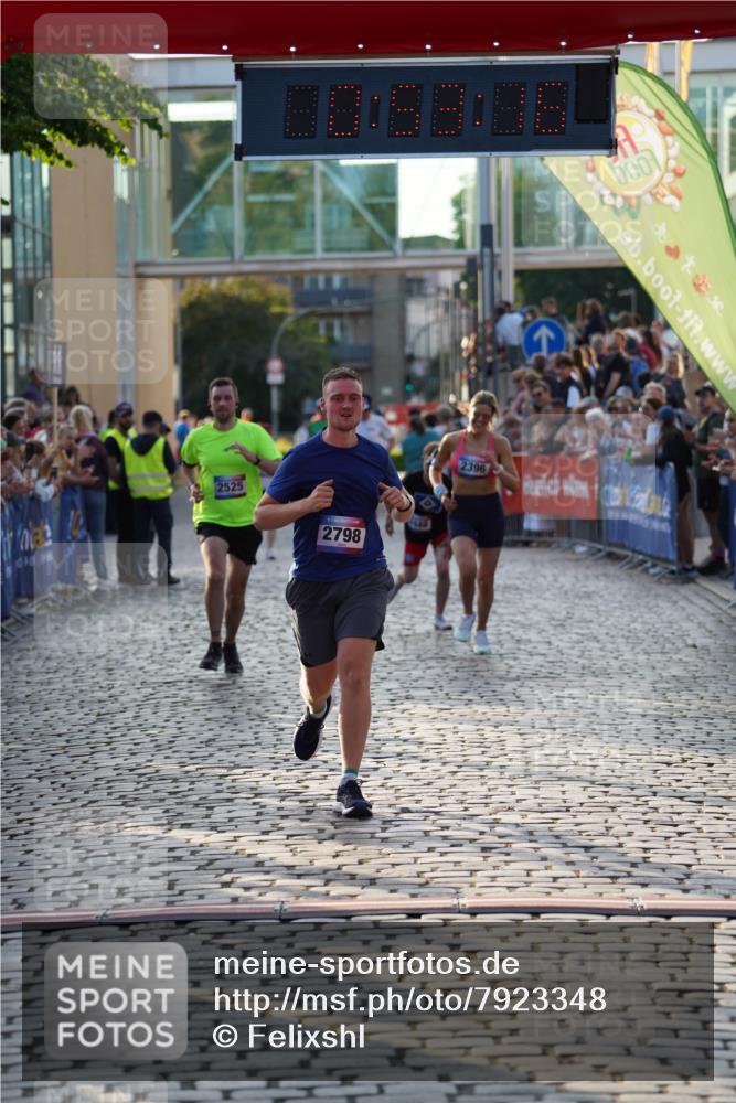 13.06.2025 - Holstenköstenlauf Felixshl http://msf.ph/oto/7923348 13.06.2025 19:53:15 Laufen 2448, 2525, 2661, 2798 meine-sportfotos.de