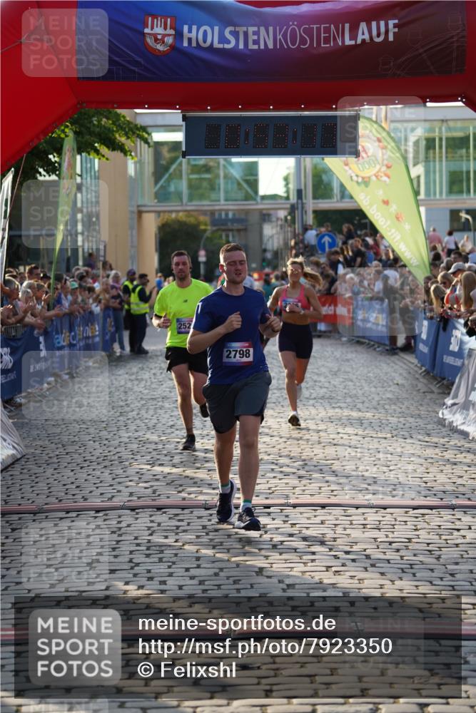 13.06.2025 - Holstenköstenlauf Felixshl http://msf.ph/oto/7923350 13.06.2025 19:53:16 Laufen 2053, 2448, 2525, 2661, 2798 meine-sportfotos.de