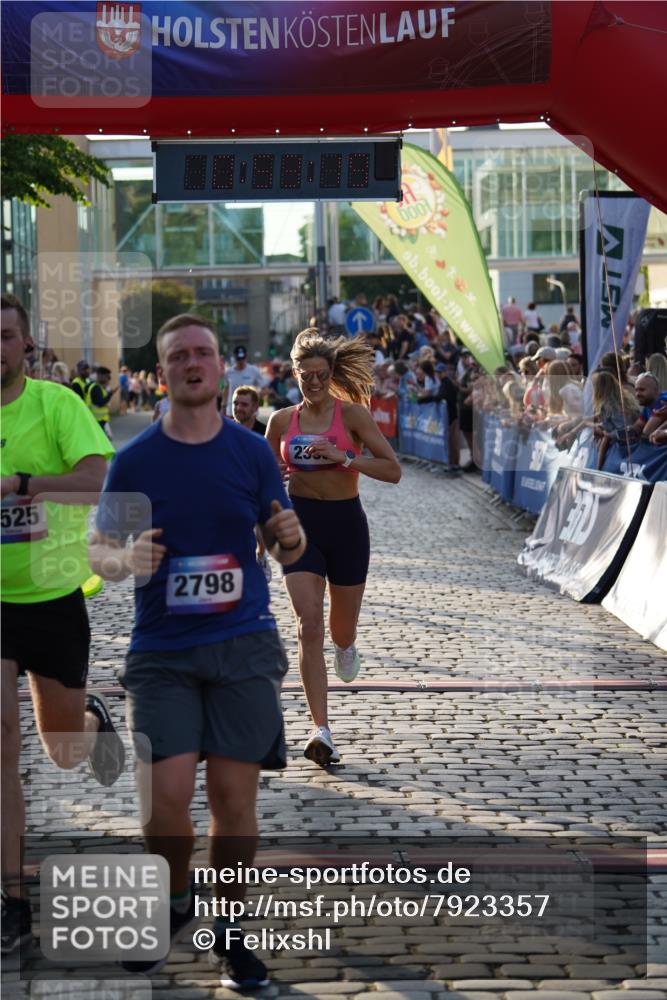13.06.2025 - Holstenköstenlauf Felixshl http://msf.ph/oto/7923357 13.06.2025 19:53:18 Laufen 2053, 2448, 2525, 2661, 2798 meine-sportfotos.de
