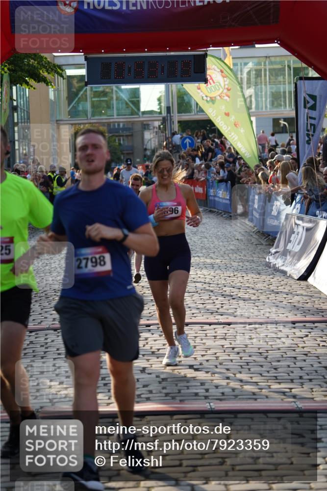 13.06.2025 - Holstenköstenlauf Felixshl http://msf.ph/oto/7923359 13.06.2025 19:53:18 Laufen 2053, 2448, 2525, 2661, 2798 meine-sportfotos.de