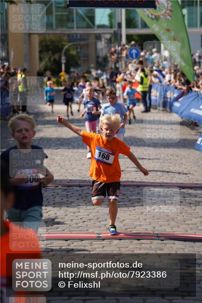 13.06.2025 - Holstenköstenlauf Felixshl http://msf.ph/oto/7923386 13.06.2025 16:06:15 Laufen 62, 168, 314, 319, 714, 952, 963, 1155, 1300, 1865, 1869 meine-sportfotos.de