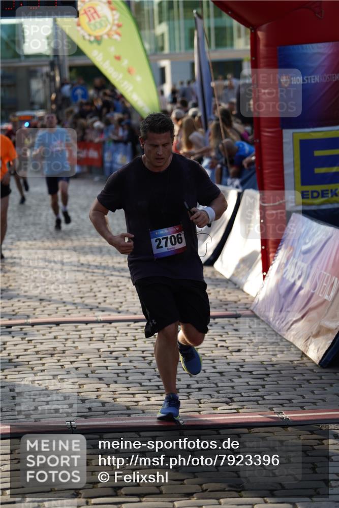 13.06.2025 - Holstenköstenlauf Felixshl http://msf.ph/oto/7923396 13.06.2025 19:53:36 Laufen 2467, 2493, 2706, 3158, 3919 meine-sportfotos.de