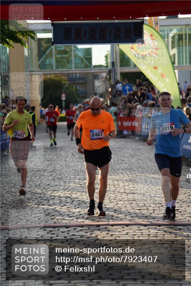 13.06.2025 - Holstenköstenlauf Felixshl http://msf.ph/oto/7923407 13.06.2025 19:53:39 Laufen 2467, 2493, 2498, 2706, 3158, 3189, 3742, 3919 meine-sportfotos.de