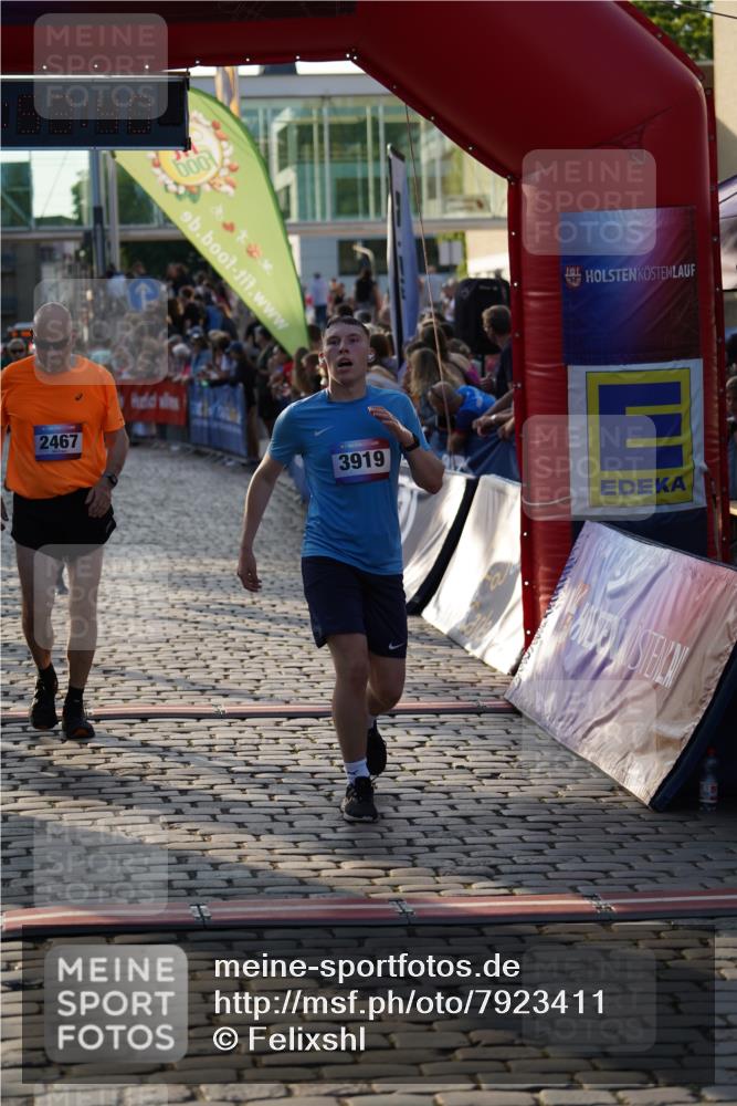 13.06.2025 - Holstenköstenlauf Felixshl http://msf.ph/oto/7923411 13.06.2025 19:53:40 Laufen 2467, 2493, 2498, 3158, 3189, 3742, 3919 meine-sportfotos.de