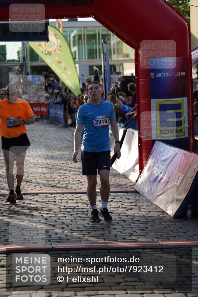 13.06.2025 - Holstenköstenlauf Felixshl http://msf.ph/oto/7923412 13.06.2025 19:53:40 Laufen 2467, 2493, 2498, 3158, 3189, 3742, 3919 meine-sportfotos.de