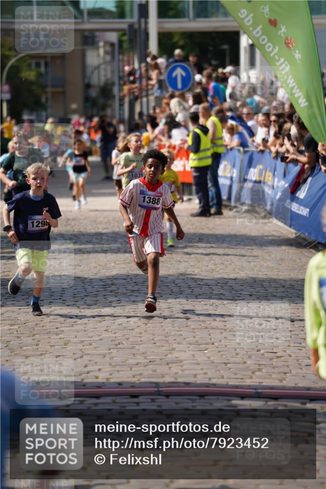 13.06.2025 - Holstenköstenlauf Felixshl http://msf.ph/oto/7923452 13.06.2025 16:06:35 Laufen 171, 449, 466, 587, 590, 602, 1039, 1188, 1283, 1298, 1388 meine-sportfotos.de