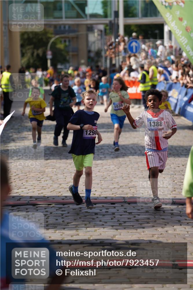 13.06.2025 - Holstenköstenlauf Felixshl http://msf.ph/oto/7923457 13.06.2025 16:06:37 Laufen 171, 296, 321, 449, 462, 466, 587, 590, 698, 1039, 1283, 1298, 1388 meine-sportfotos.de