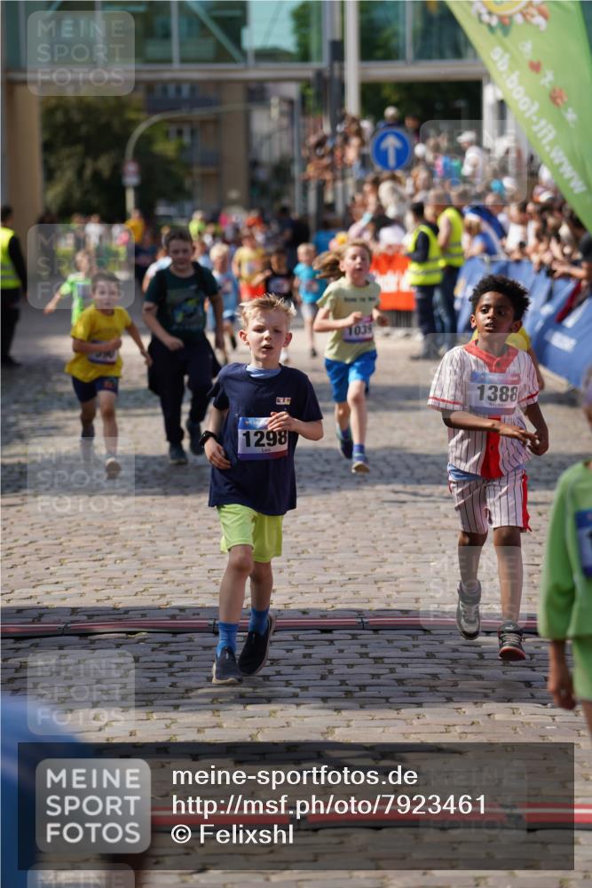13.06.2025 - Holstenköstenlauf Felixshl http://msf.ph/oto/7923461 13.06.2025 16:06:37 Laufen 171, 296, 321, 449, 462, 466, 587, 590, 698, 1039, 1283, 1298, 1388 meine-sportfotos.de