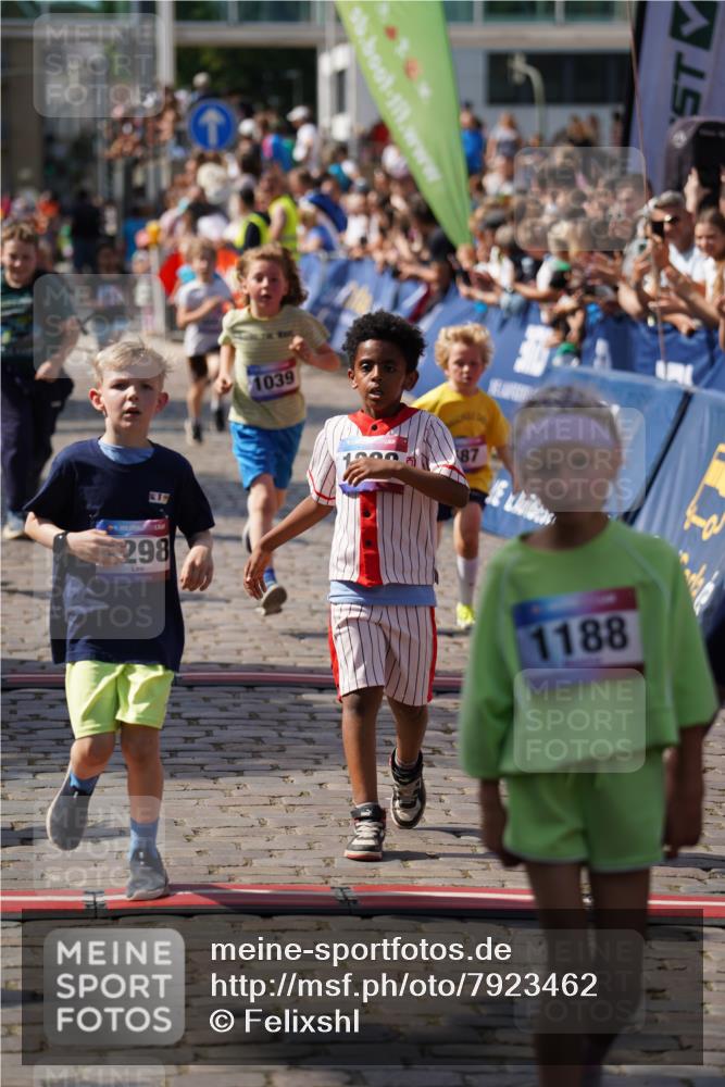 13.06.2025 - Holstenköstenlauf Felixshl http://msf.ph/oto/7923462 13.06.2025 16:06:38 Laufen 171, 296, 307, 321, 449, 462, 466, 587, 590, 698, 1039, 1298, 1388 meine-sportfotos.de