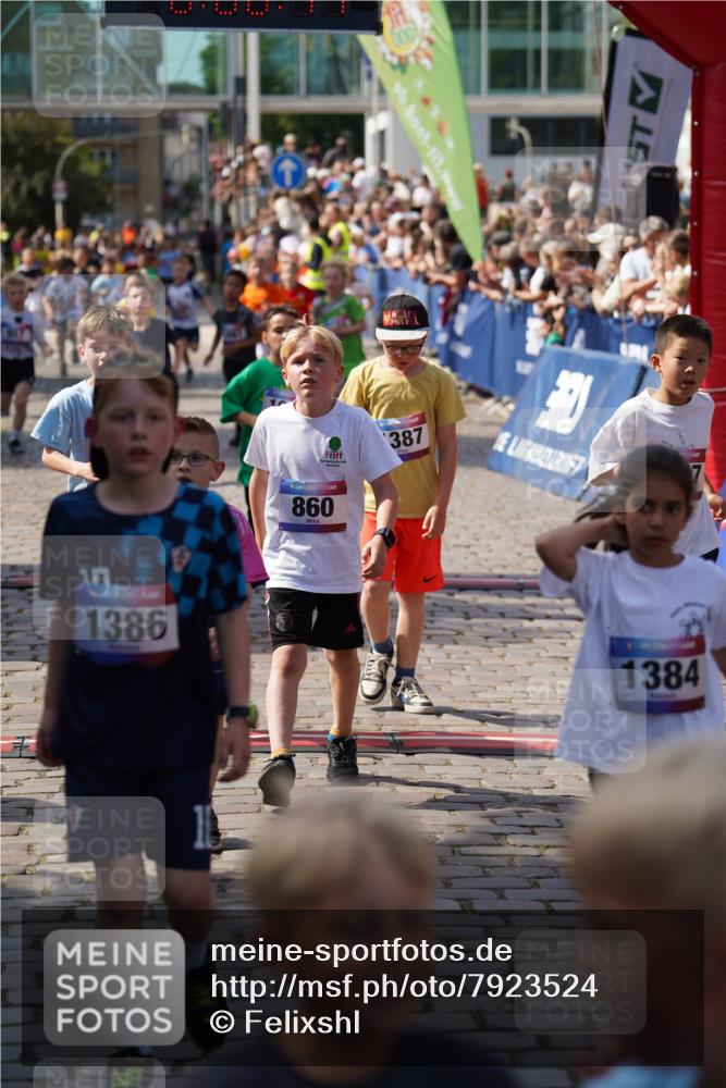 13.06.2025 - Holstenköstenlauf Felixshl http://msf.ph/oto/7923524 13.06.2025 16:06:53 Laufen 20, 75, 167, 305, 308, 311, 452, 460, 591, 716, 850, 855, 860, 957, 970, 1048, 1147, 1306, 1383, 1387, 1438, 1887, 1928 meine-sportfotos.de