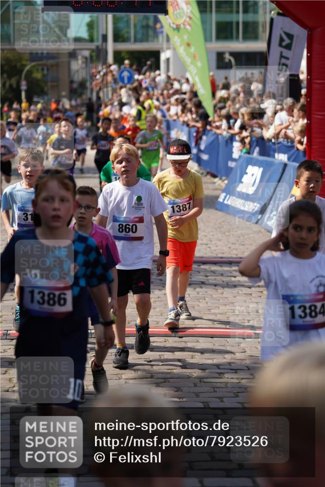 13.06.2025 - Holstenköstenlauf Felixshl http://msf.ph/oto/7923526 13.06.2025 16:06:53 Laufen 20, 75, 167, 305, 308, 311, 452, 460, 591, 716, 850, 855, 860, 957, 970, 1048, 1147, 1306, 1383, 1387, 1438, 1887, 1928 meine-sportfotos.de