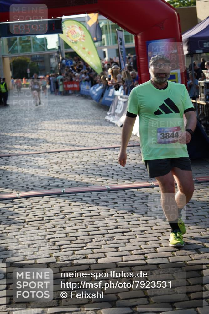 13.06.2025 - Holstenköstenlauf Felixshl http://msf.ph/oto/7923531 13.06.2025 19:54:10 Laufen 3778, 3844 meine-sportfotos.de
