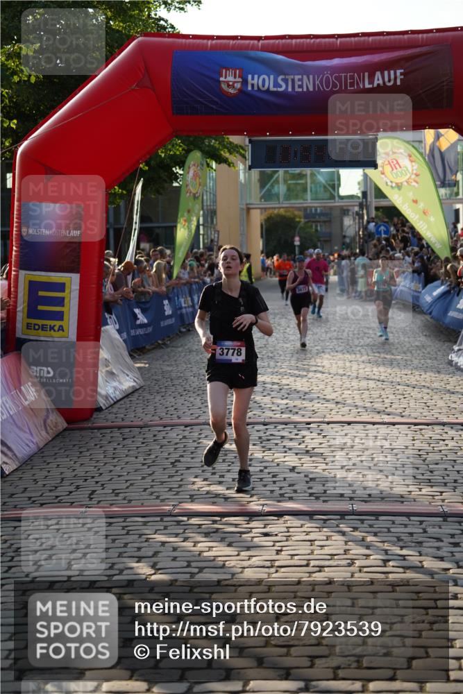 13.06.2025 - Holstenköstenlauf Felixshl http://msf.ph/oto/7923539 13.06.2025 19:54:16 Laufen 2325, 2776, 3673, 3778 meine-sportfotos.de