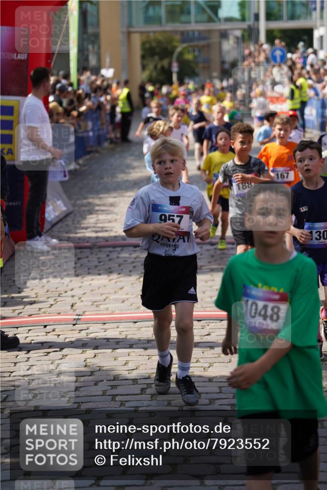 13.06.2025 - Holstenköstenlauf Felixshl http://msf.ph/oto/7923552 13.06.2025 16:06:58 Laufen 20, 26, 75, 167, 305, 306, 308, 452, 574, 585, 591, 592, 716, 850, 855, 957, 970, 1043, 1306, 1383, 1389, 1438, 1887, 1928 meine-sportfotos.de