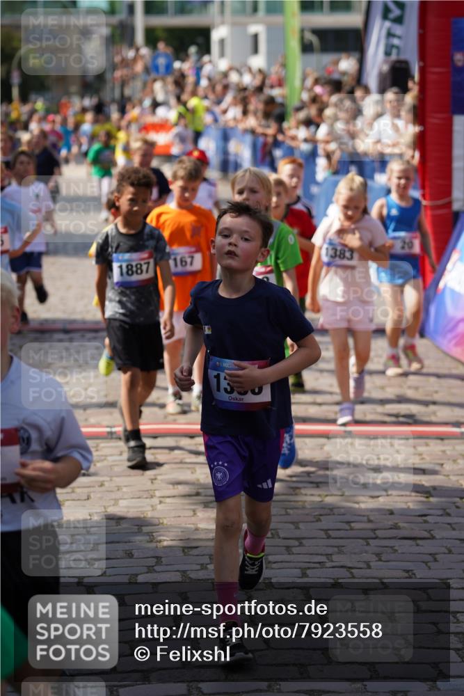 13.06.2025 - Holstenköstenlauf Felixshl http://msf.ph/oto/7923558 13.06.2025 16:06:59 Laufen 20, 26, 75, 167, 305, 306, 308, 434, 452, 574, 585, 591, 592, 716, 850, 855, 957, 970, 1043, 1306, 1383, 1389, 1438, 1887, 1928 meine-sportfotos.de