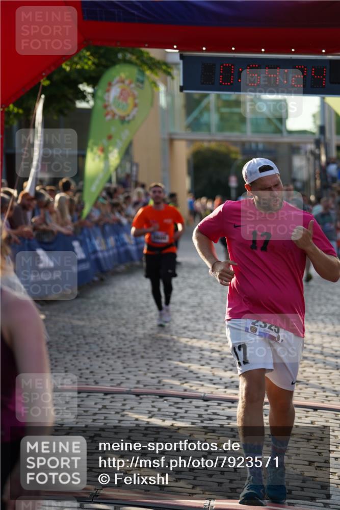 13.06.2025 - Holstenköstenlauf Felixshl http://msf.ph/oto/7923571 13.06.2025 19:54:23 Laufen 2028, 2092, 2325, 2776, 2812, 2869, 3231, 3302, 3600, 3673 meine-sportfotos.de