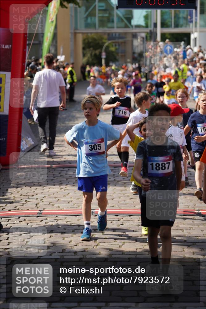 13.06.2025 - Holstenköstenlauf Felixshl http://msf.ph/oto/7923572 13.06.2025 16:07:02 Laufen 20, 26, 34, 75, 306, 308, 316, 434, 452, 459, 574, 585, 591, 592, 693, 699, 716, 850, 855, 970, 1043, 1149, 1389, 1928 meine-sportfotos.de