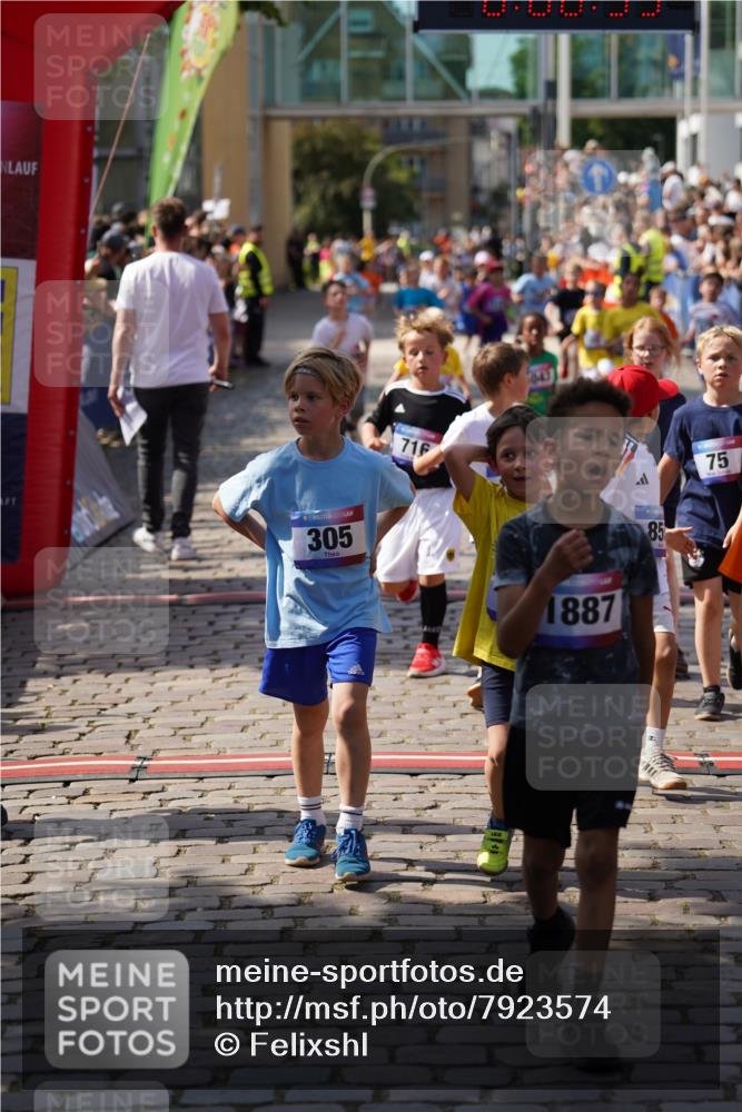13.06.2025 - Holstenköstenlauf Felixshl http://msf.ph/oto/7923574 13.06.2025 16:07:02 Laufen 20, 26, 34, 75, 306, 308, 316, 434, 452, 459, 574, 585, 591, 592, 693, 699, 716, 850, 855, 970, 1043, 1149, 1389, 1928 meine-sportfotos.de